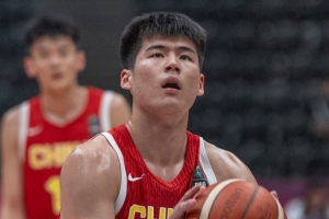 九游体育-打得很强硬！陈家政全场6中3&amp;三分3中2得到10分4助2断