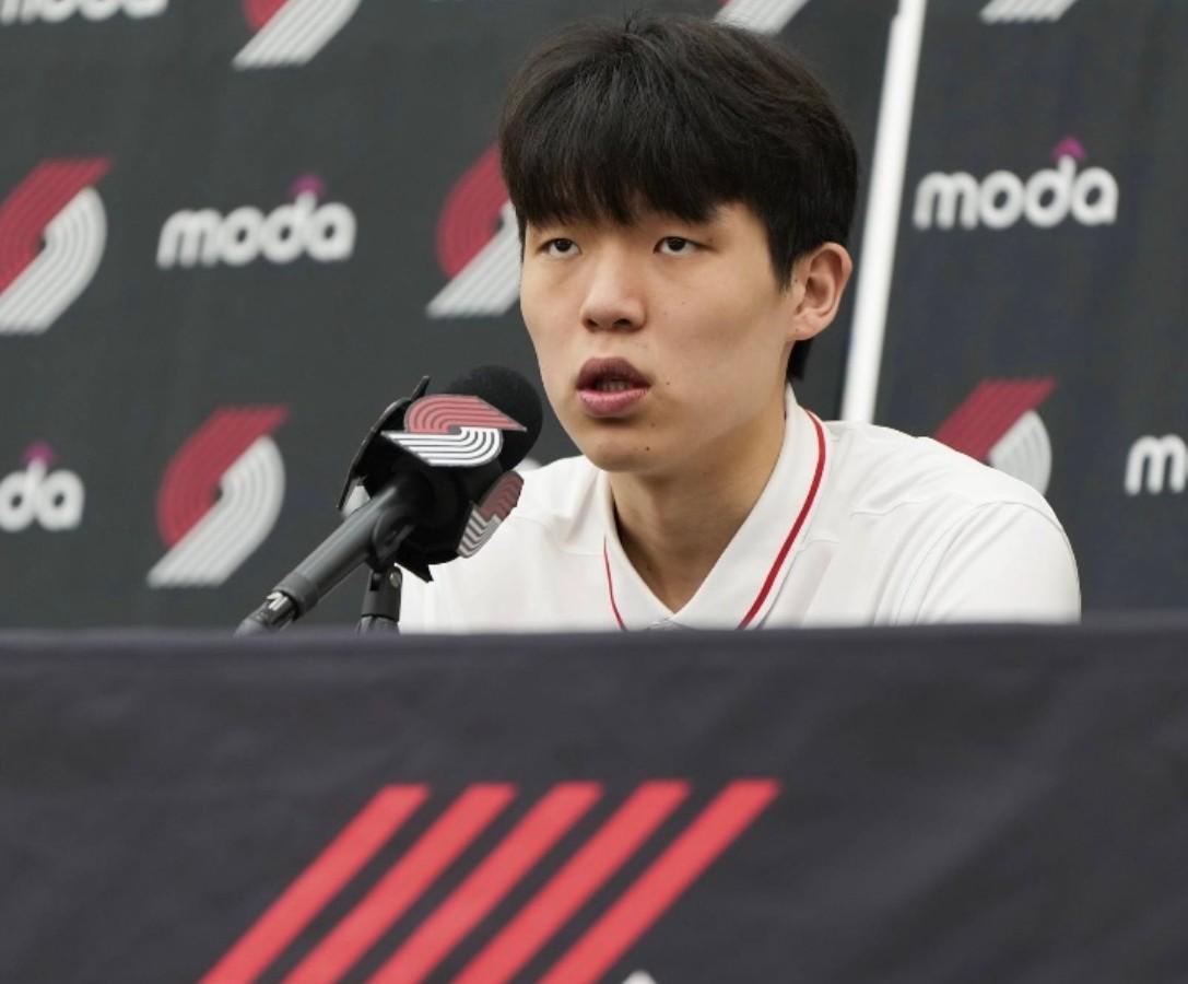 夏联首秀紧张吗?杨瀚森:不紧张,我感觉翻译比我紧张多了