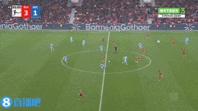 难以置信扎卡远射“贴对联”!一脚射门中两次柱!球愣是没进