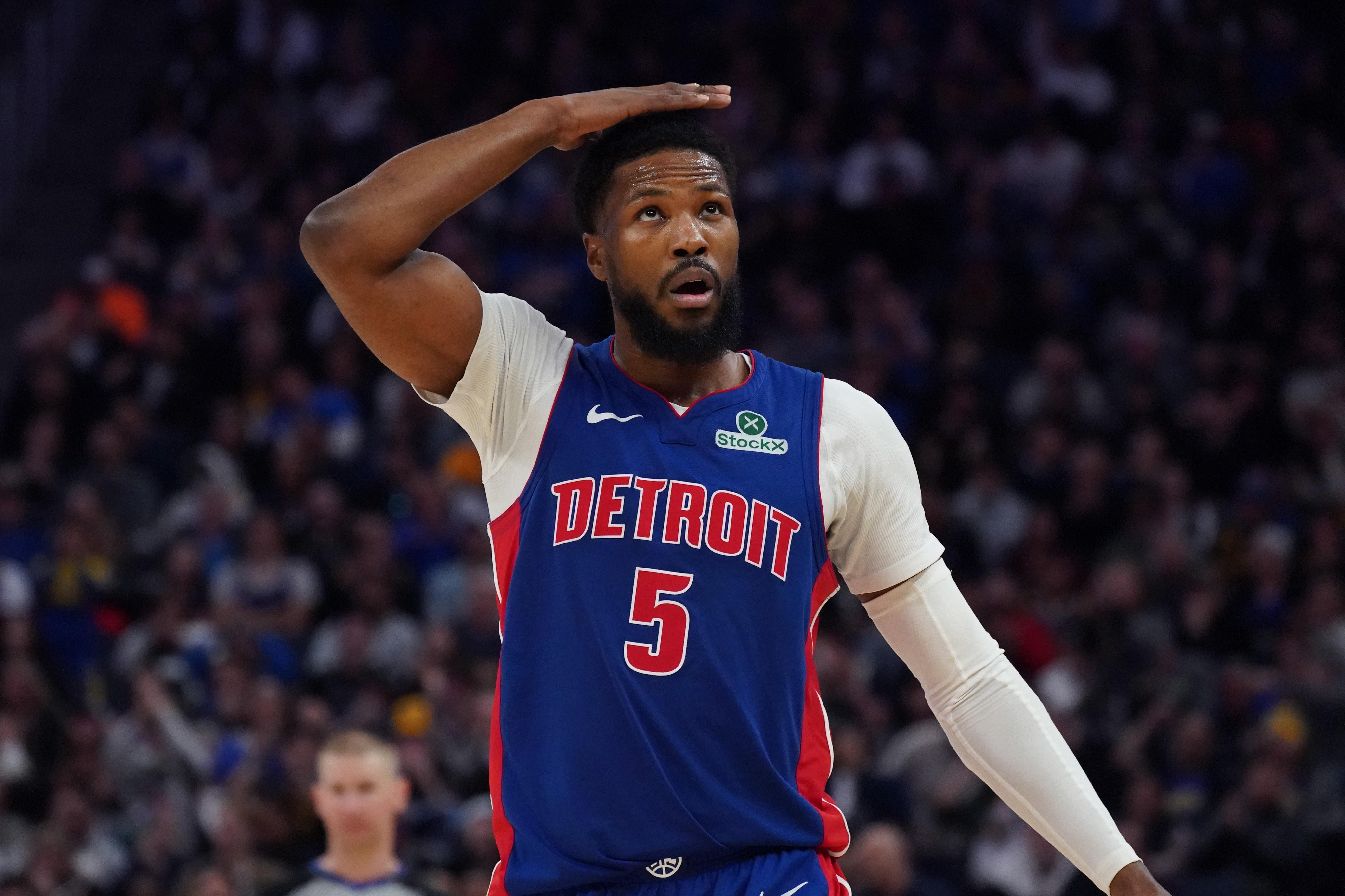 jiuyou-场均16.3分&amp;amp;三分41.6%！火媒：火箭还有名额空缺 应追比斯利吗？