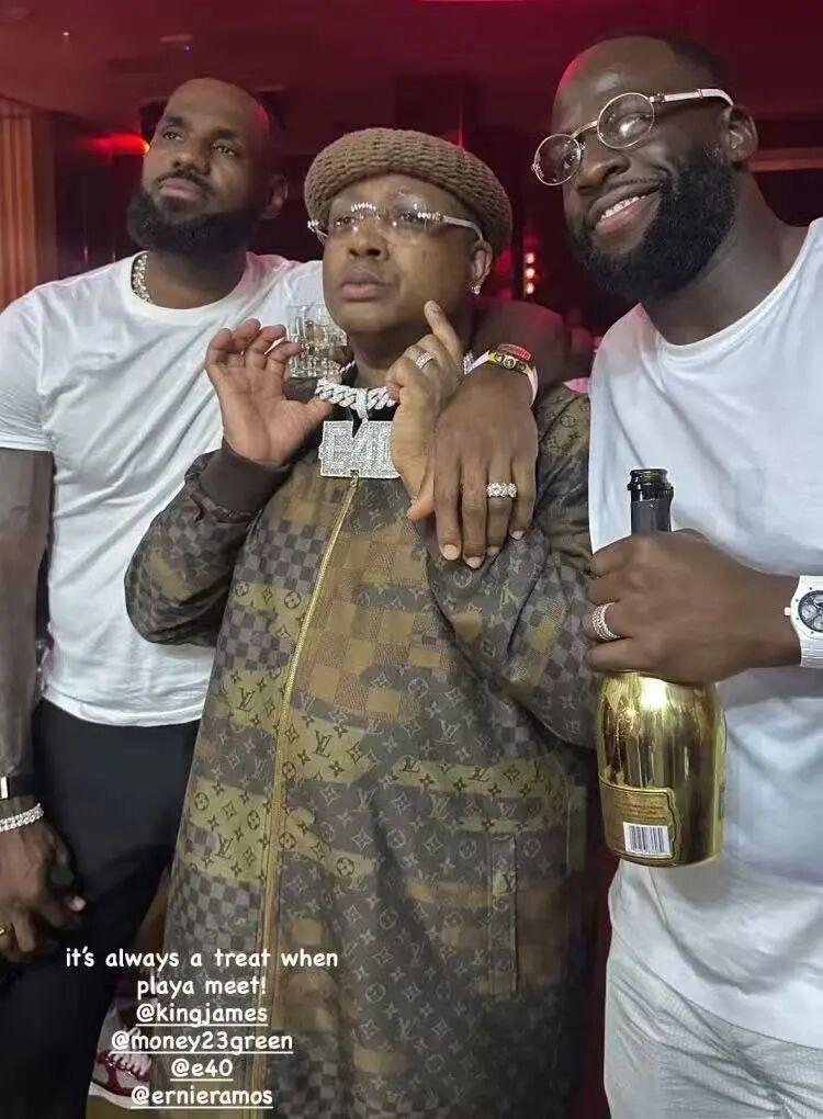 jiuyou-突袭！詹姆斯落地中国！再戴王冠引发争议！