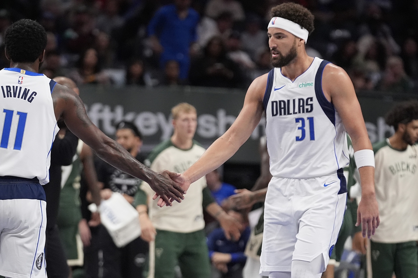 九游体育官方网站-克莱盛赞欧文进攻无解：堪比乔丹、伯德与托马斯传奇级别