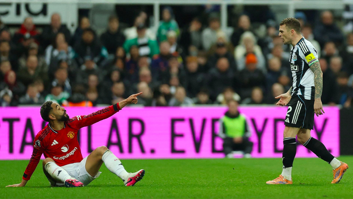 九游体育官方网站-2-1！7.2亿豪门11打10 却惨遭绝杀 11轮不败终结 创95年耻辱纪录|纽卡斯尔|曼联|埃迪·豪|巴塞罗那|切尔西_新浪体育_新浪新闻