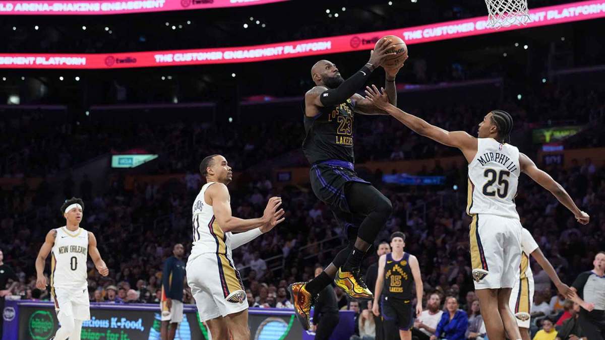 九游官网-詹姆斯在湖人取得自2009年以来成就后反问记者：我们取得了进步吗